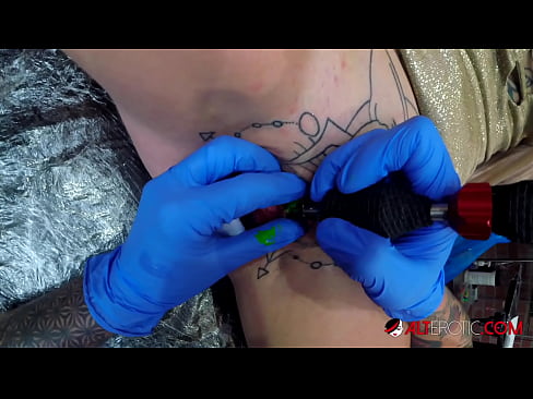 ❤️ Ekstremt tatovert hottie Sully Savage tok en tatovering på klitoris ❌ Porno på porno no.dreamlandpassionjourney.ru ️❤